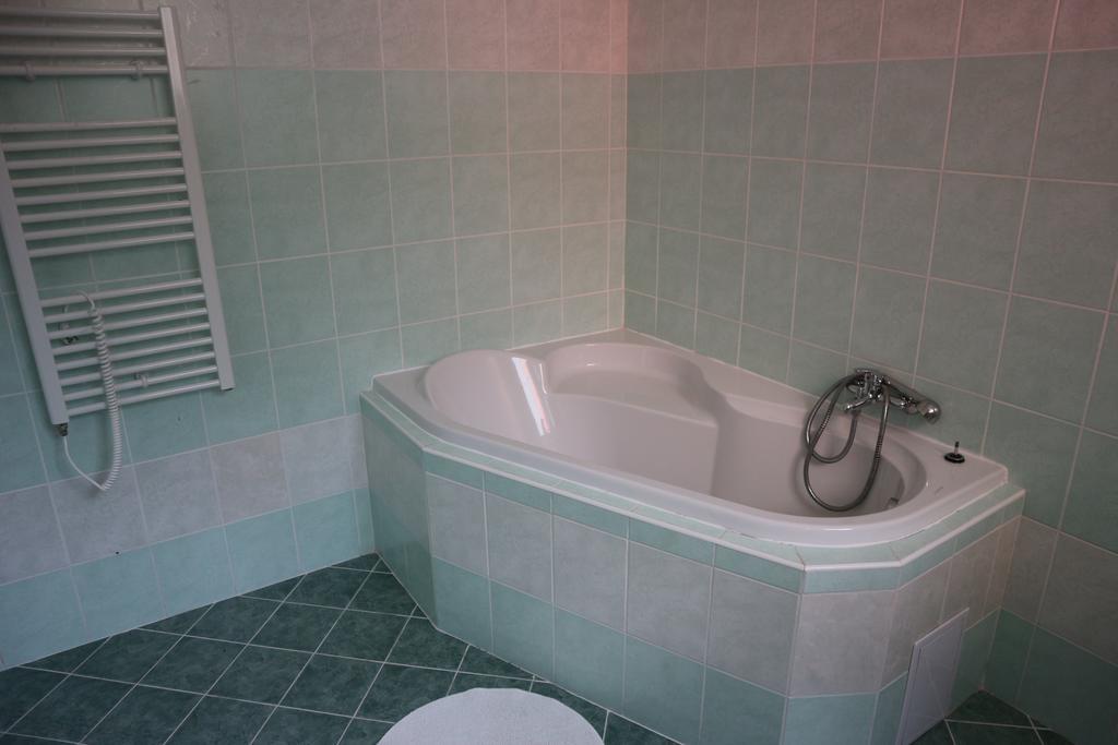 Apartmany Lestarka Korenov Bagian luar foto