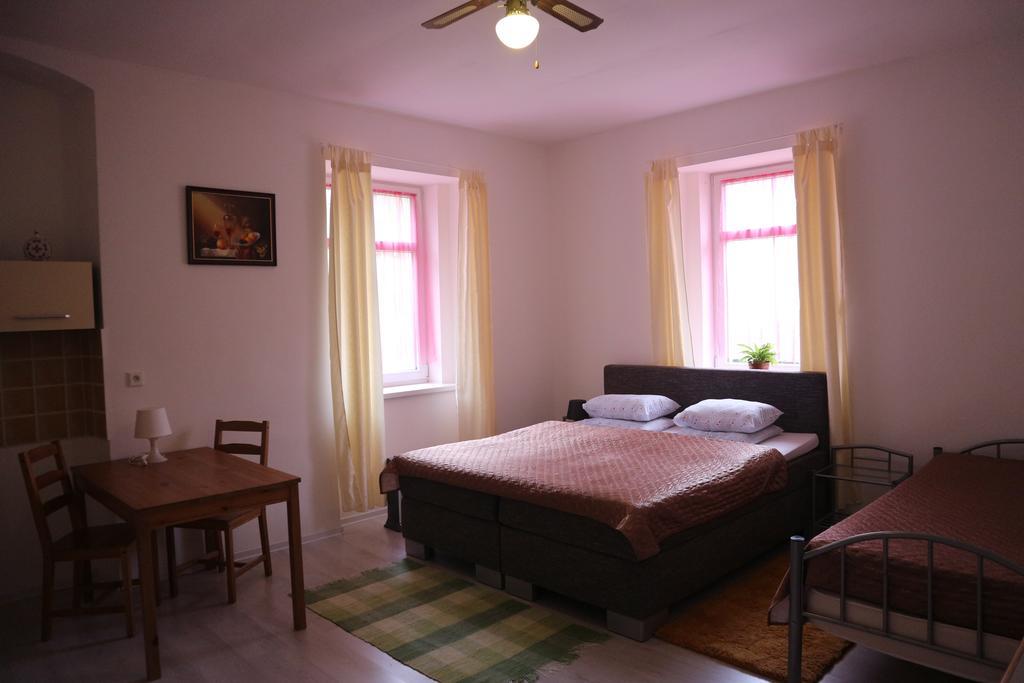 Apartmany Lestarka Korenov Bagian luar foto