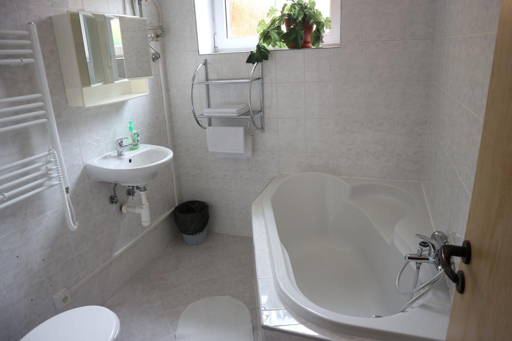 Apartmany Lestarka Korenov Bagian luar foto